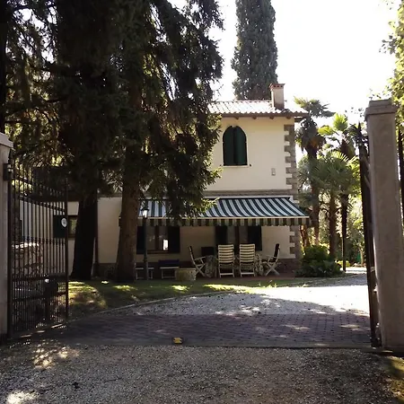 Delle Sirene Villa *